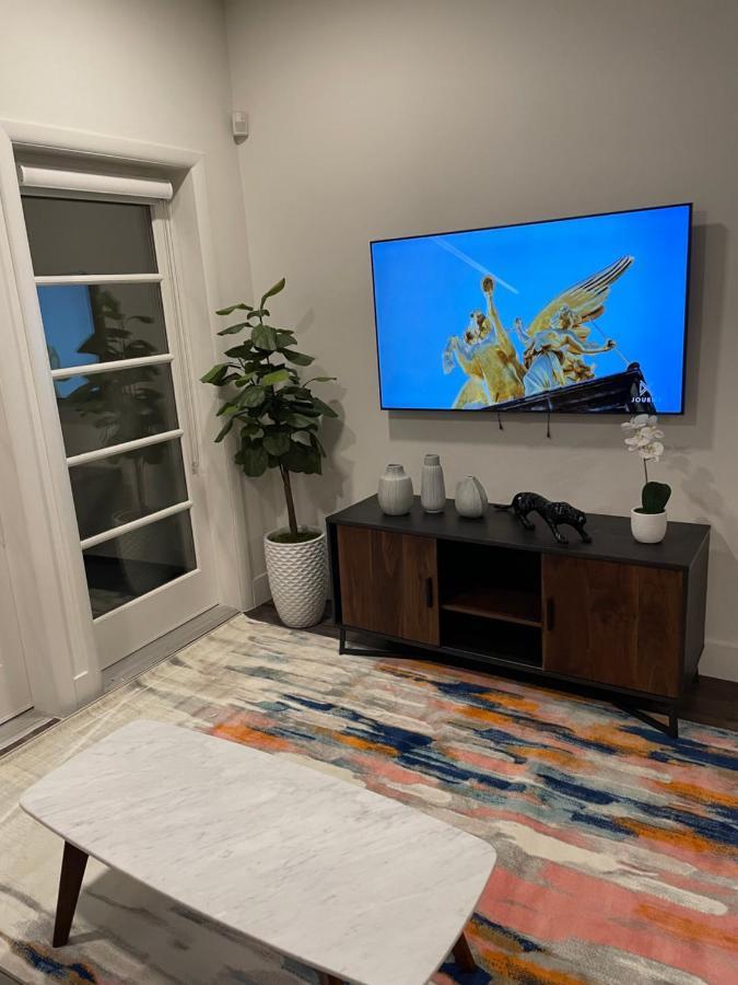 Lovely 2/2 In Heart Of Santa Monica With Free Parking *